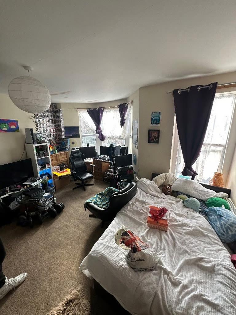 A spacious and bright large double bedroom with...