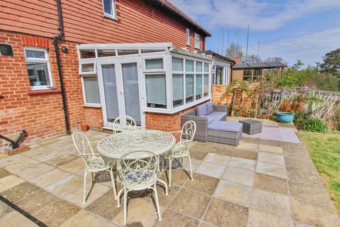 14 Dunstans Croft, Mayfield, TN20 6UH