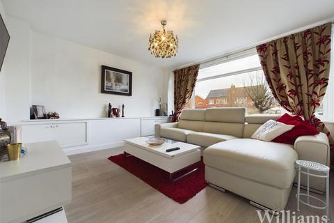 4 bedroom end of terrace house for sale, Ingram Avenue, Aylesbury HP21