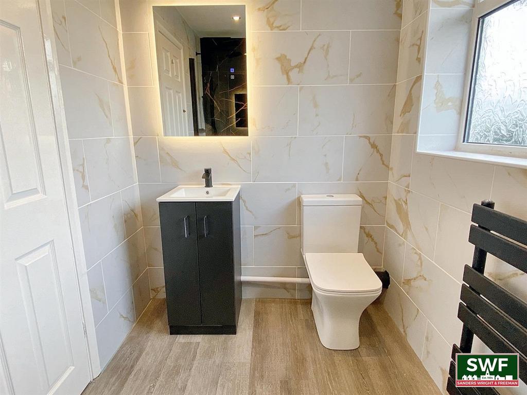 Bathroom2.jpg