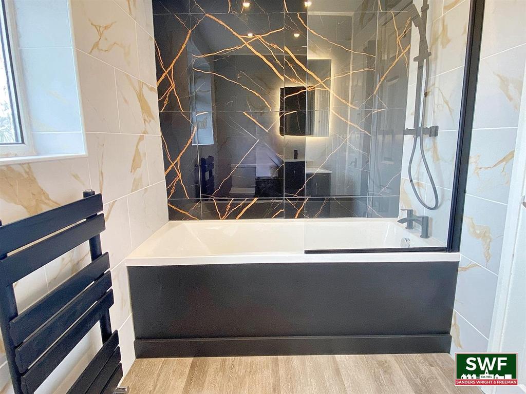 Bathroom1.jpg