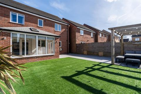 11 Summerhouse Drive, Sheffield, S8 8AD