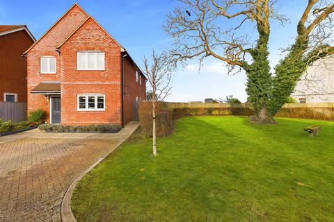 4 bedroom detached house for sale, Walnut Tree Close, Chinnor