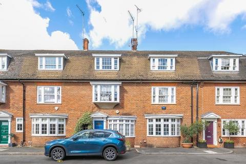 4 bedroom semi-detached house for sale, Hilary Close, Fulham Road, London, SW6