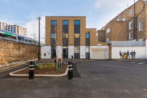 Whittlebury Mews East, London