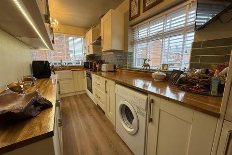 3 bedroom end of terrace house for sale, Willow Road, Darlington