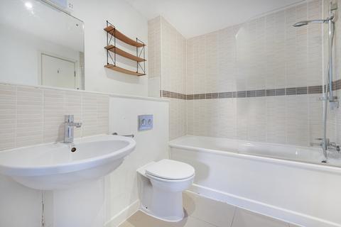 2 bedroom flat for sale, Wellington Square, Islington, London