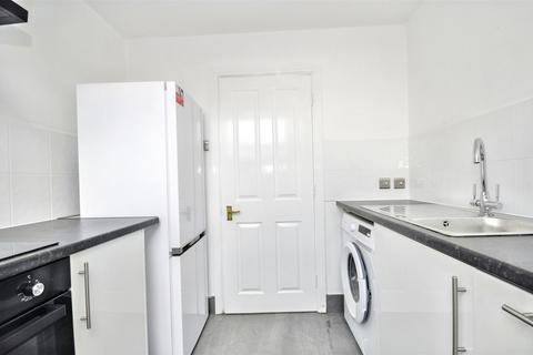 2 bedroom flat to rent, Windsor Street, Leamington Spa