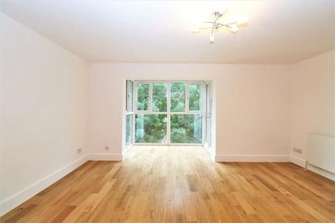 2 bedroom flat to rent, Lancaster Drive, London