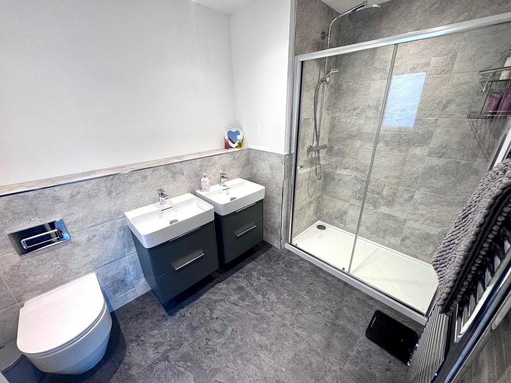 Master Ensuite