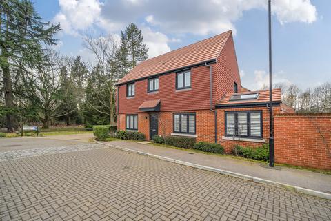 3 bedroom detached house to rent, Botleys Road, Ottershaw, Chertsey, KT16