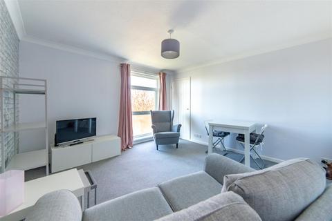 2 bedroom flat to rent, Lydford Court, Newcastle Upon Tyne