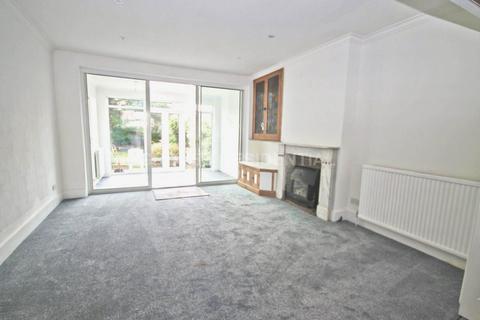 4 bedroom detached house to rent, Lime Grove, New Malden