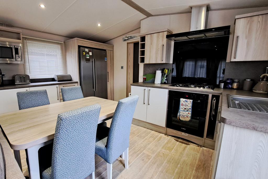 Kitchen/Dining Area
