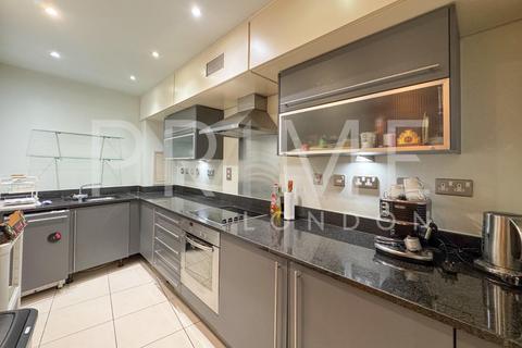 3 bedroom apartment to rent, Parliament View Apartments, Albert Embankment, London