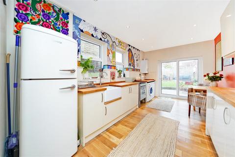 10 Connaught Road, Chingford, London, E4 7DL