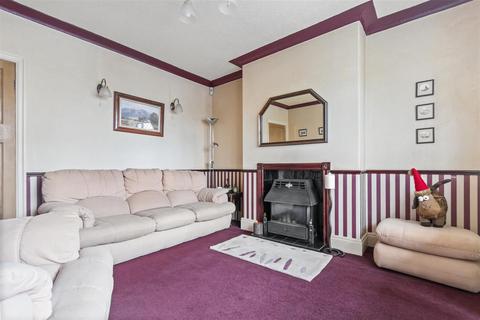 2 bedroom terraced house for sale, Sunnybank Crescent, Leeds LS19