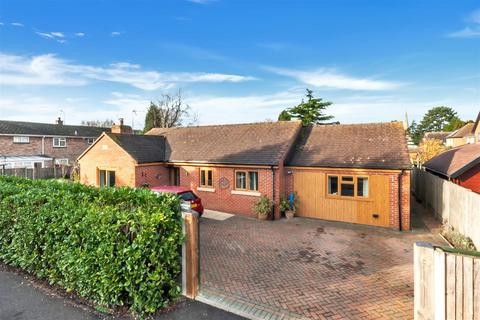 4 bedroom detached bungalow for sale, Durcott Lane, Evesham