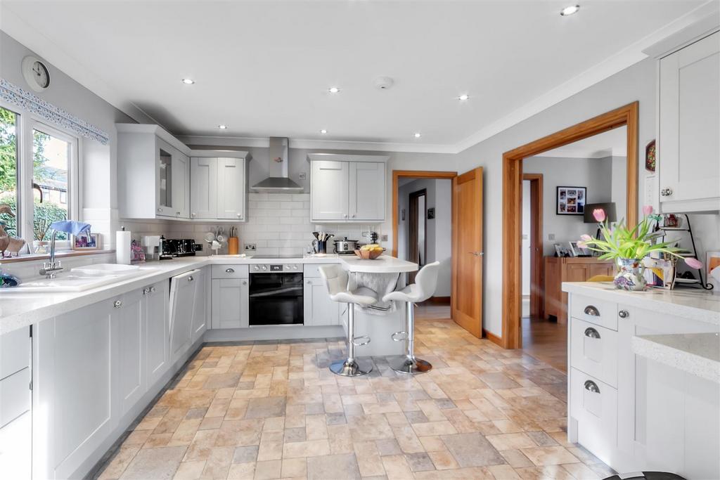 Kitchen 2.jpg