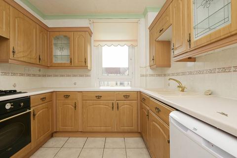 2/5 Lochend Square, Edinburgh, EH7 6ED