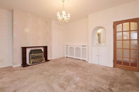 2/5 Lochend Square, Edinburgh, EH7 6ED
