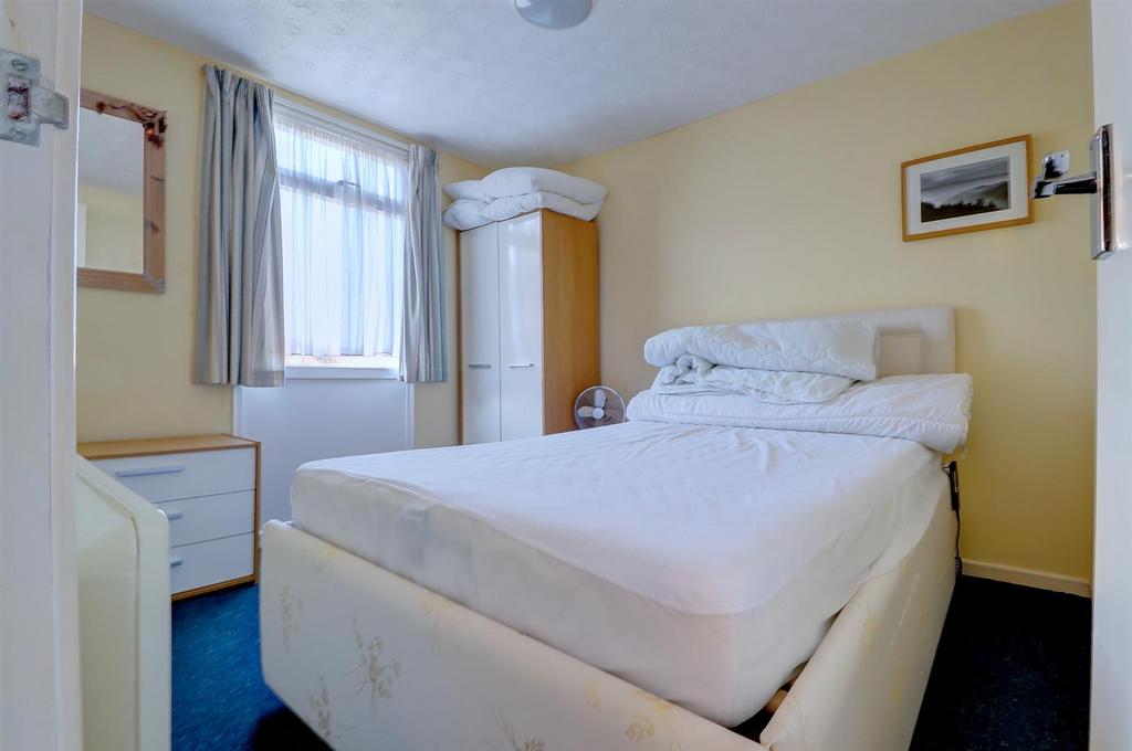 Bedroom 1.jpg