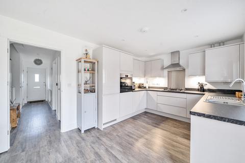 16 Bramley Vale, Cranleigh, GU6 7FY