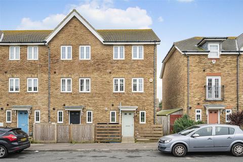 4 bedroom townhouse for sale, Westview Close, Peacehaven