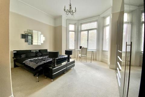 2 bedroom flat to rent, The Drive, Hove