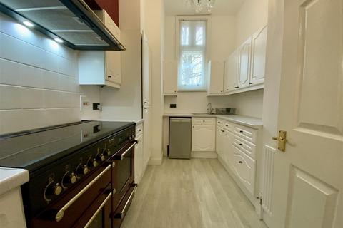 2 bedroom flat to rent, The Drive, Hove