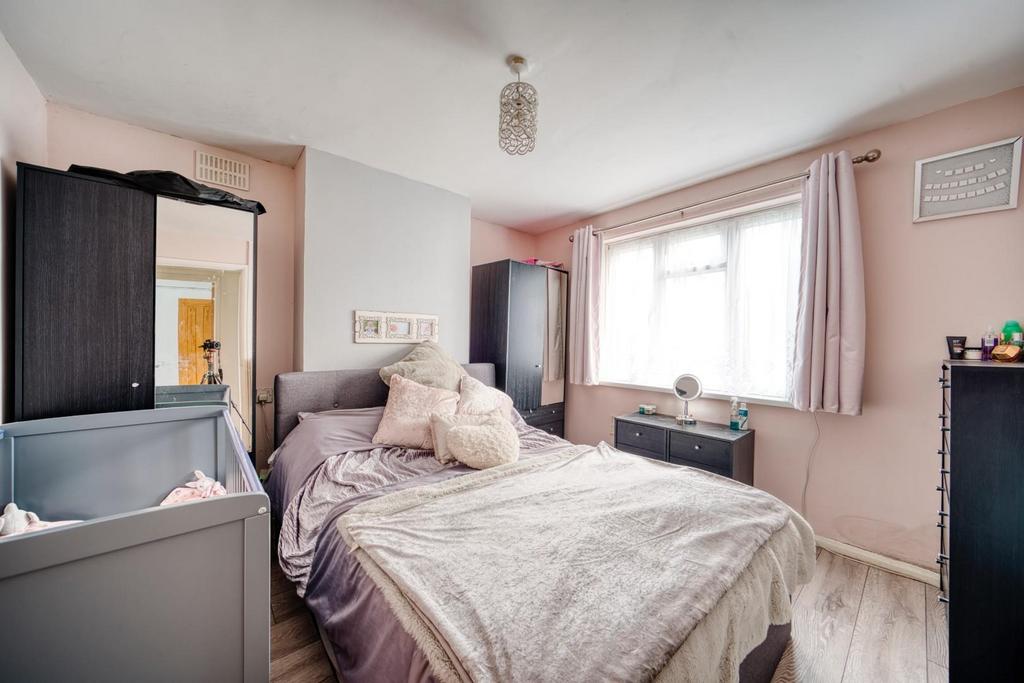 1.6 bedroom.jpeg