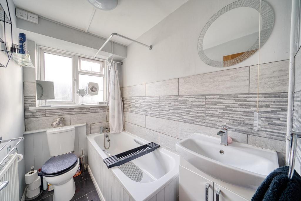 1.7 - bathroom.jpeg