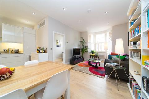 2 bedroom flat for sale, Saville Road, London, W4