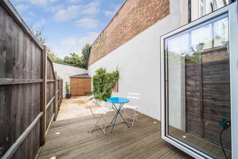 2 bedroom flat for sale, Saville Road, London, W4