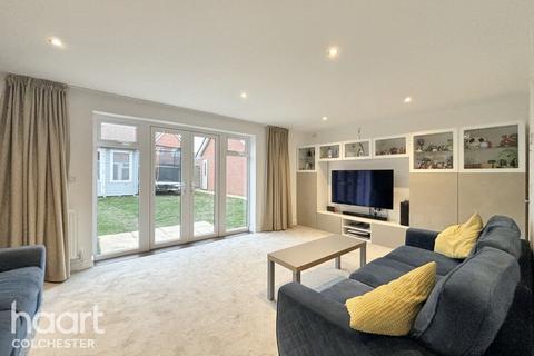 4 bedroom detached house for sale, Maskell Way, Colchester