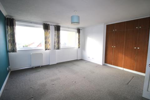 17 Carlton Close, Upminster, RM14 2YR
