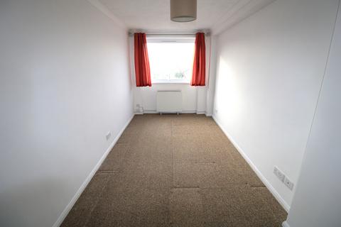 17 Carlton Close, Upminster, RM14 2YR
