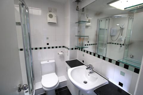 17 Carlton Close, Upminster, RM14 2YR