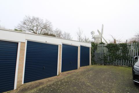 17 Carlton Close, Upminster, RM14 2YR