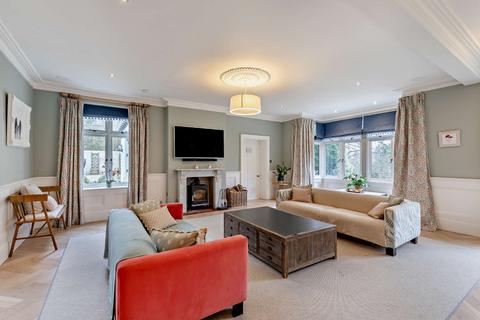 East Leybourne House Combe Lane, Wormley, Godalming, GU8 5TP