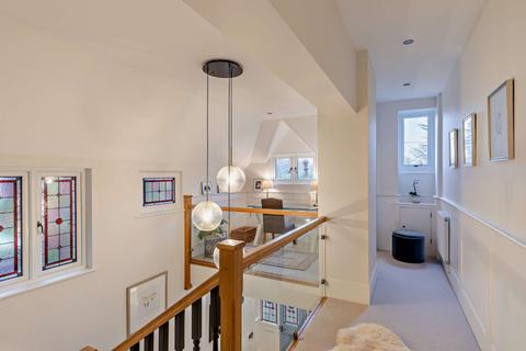 East Leybourne House Combe Lane, Wormley, Godalming, GU8 5TP
