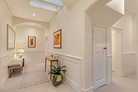 East Leybourne House Combe Lane, Wormley, Godalming, GU8 5TP
