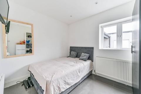 80 Harcourt Road, Thornton Heath, CR7 6BW