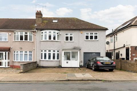 1 bedroom detached house to rent, Romford, RM1