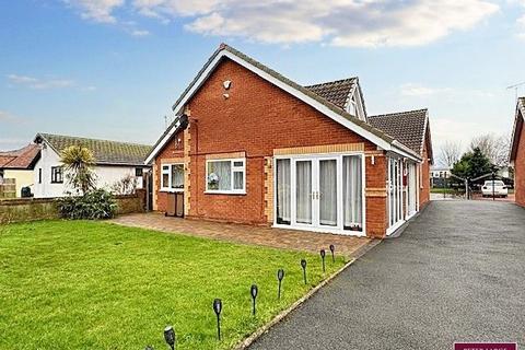 4 bedroom detached bungalow for sale, Gamfa Wen, Talacre, Flintshire CH8 9RT