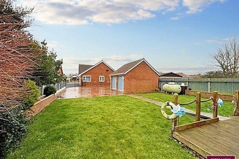 4 bedroom detached bungalow for sale, Gamfa Wen, Talacre, Flintshire CH8 9RT