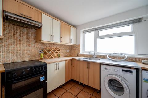 2 bedroom flat for sale, Sea Front, Hayling Island PO11