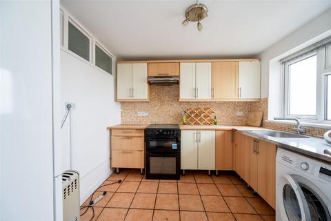 2 bedroom flat for sale, Sea Front, Hayling Island PO11