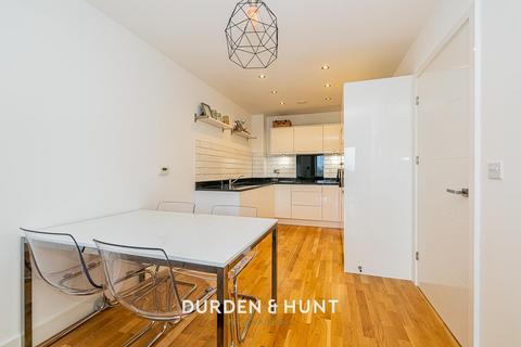 1 bedroom apartment for sale, Upper North Street, Tower Hamlets E14
