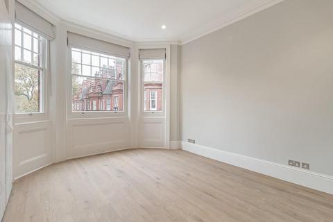 3 bedroom flat to rent, Sloane Gardens, London, SW1W